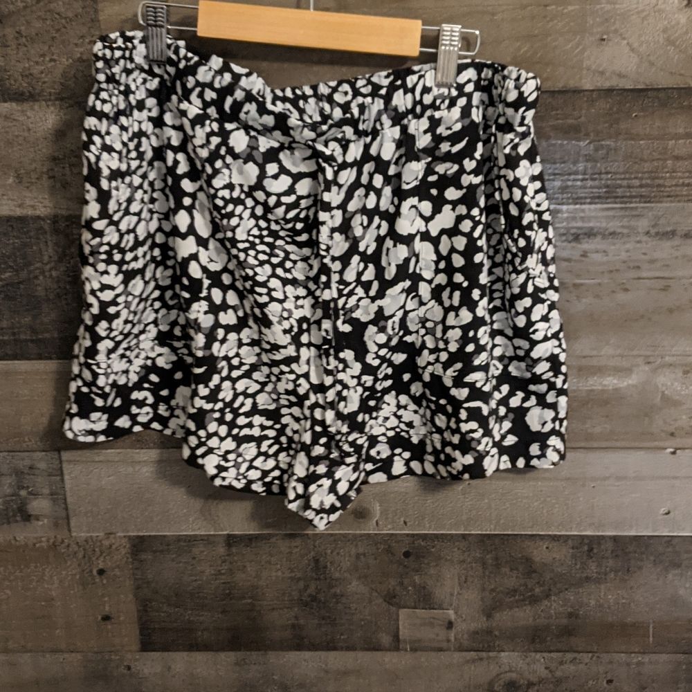 West Loop soft shorts XL